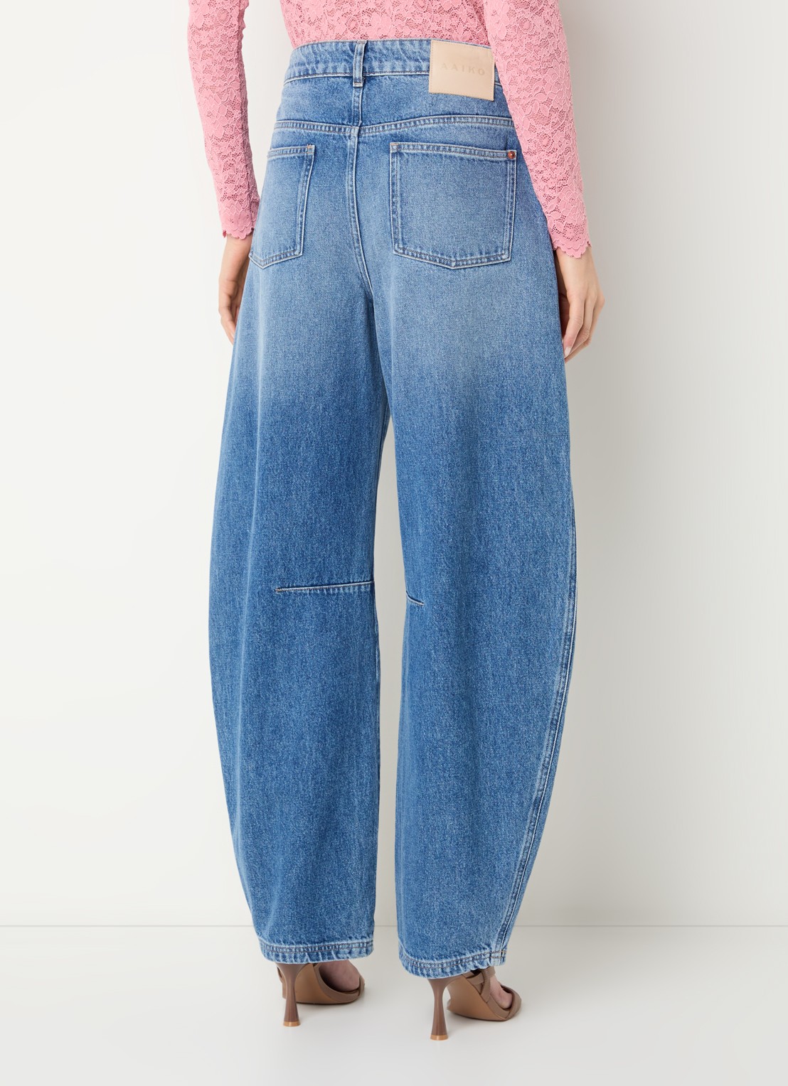 Aaiko Sacha high waist balloon fit jeans met medium wassing - achterkant 5 indigo