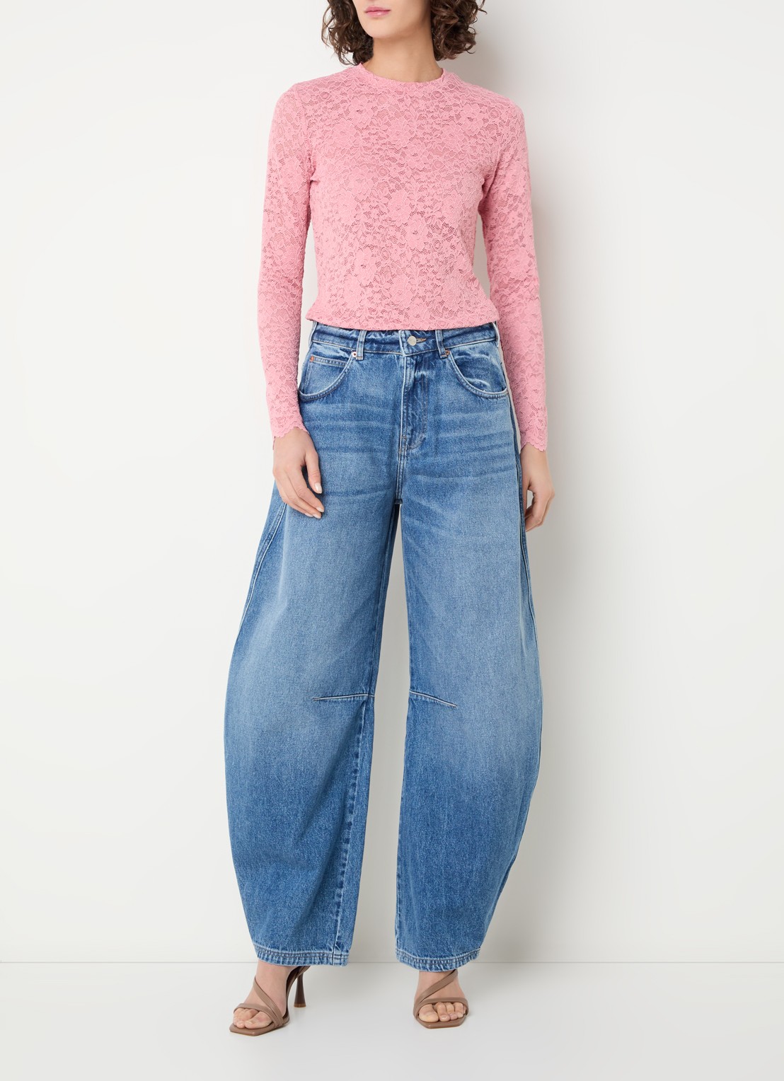 Aaiko Sacha high waist balloon fit jeans met medium wassing - voorkant 4 indigo