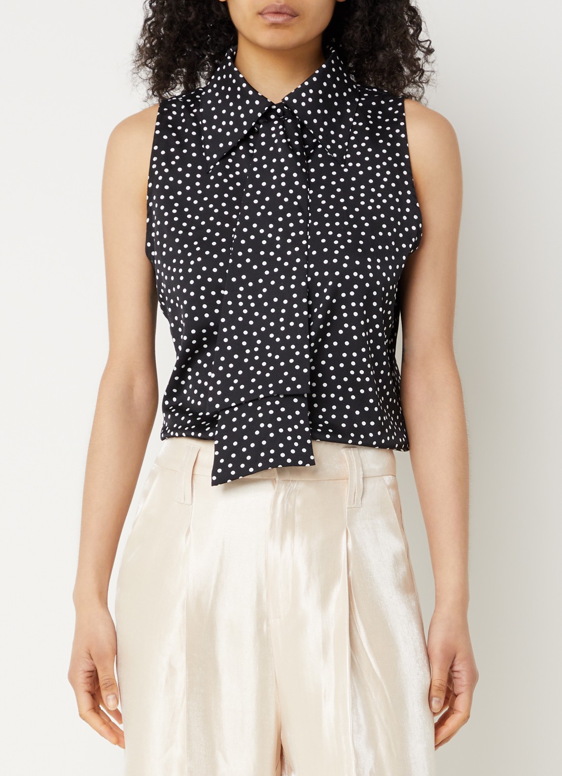Aaiko Saran blouse met stippenprint en strikkraag - detail 4 zwart