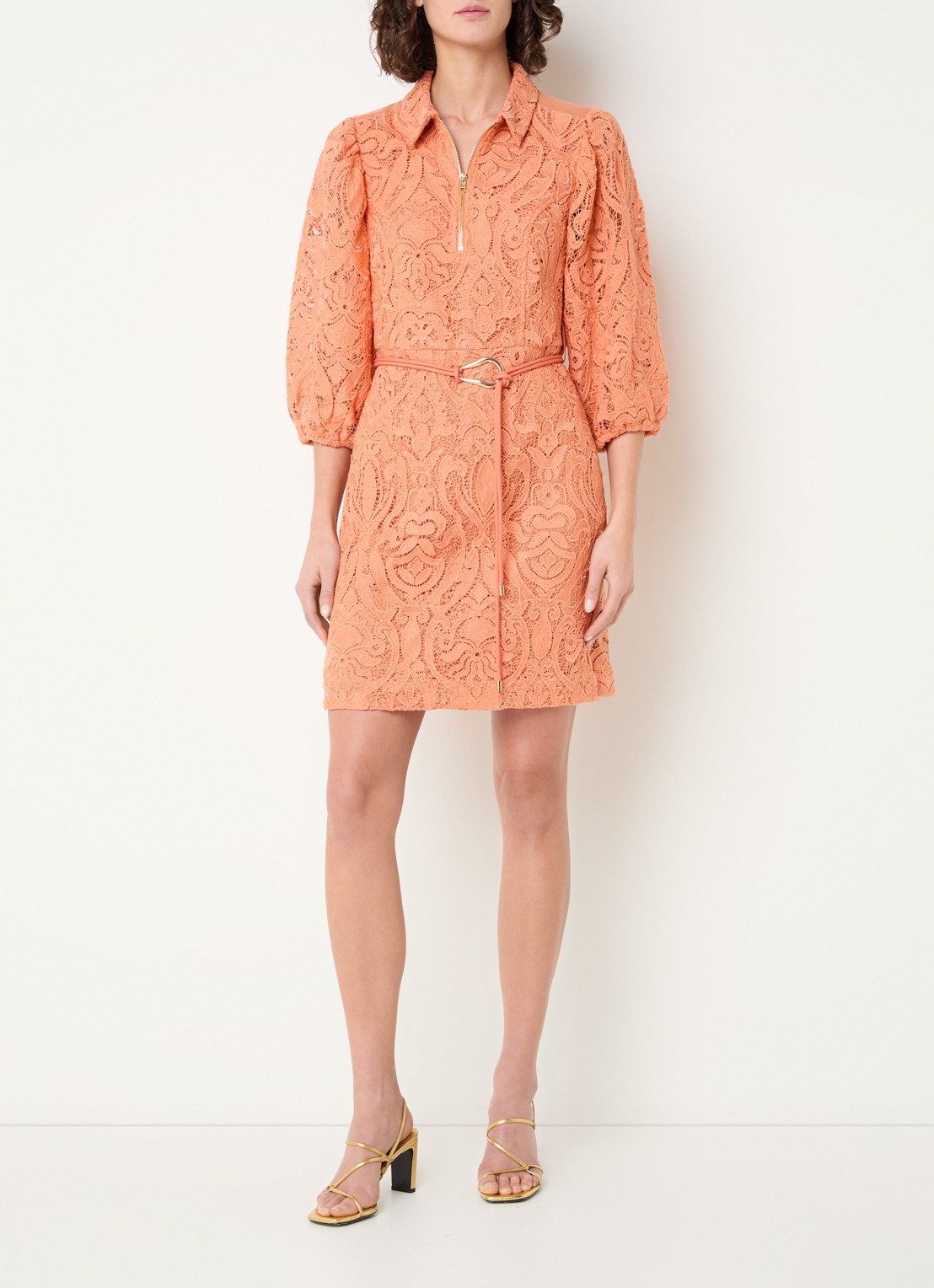 Aaiko Semira mini tuniekjurk met broderie en strikceintuur - voorkant 2 oranje