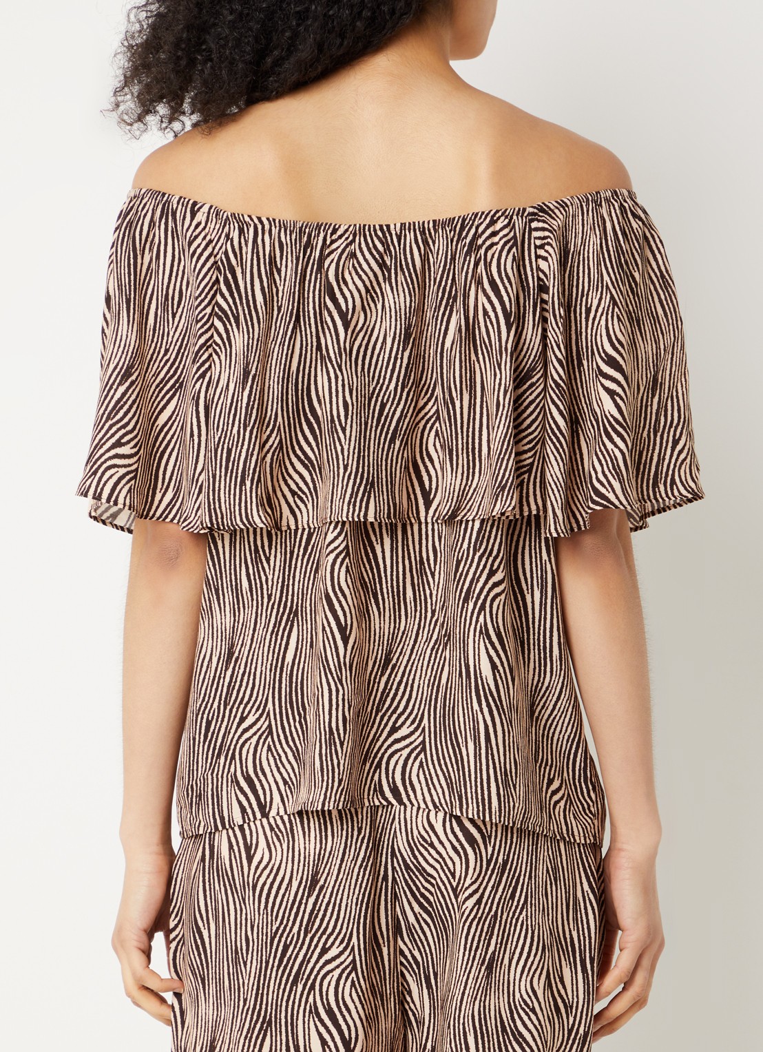 Aaiko Tiana off shoulder top met print - achterkant hazelnootbruin