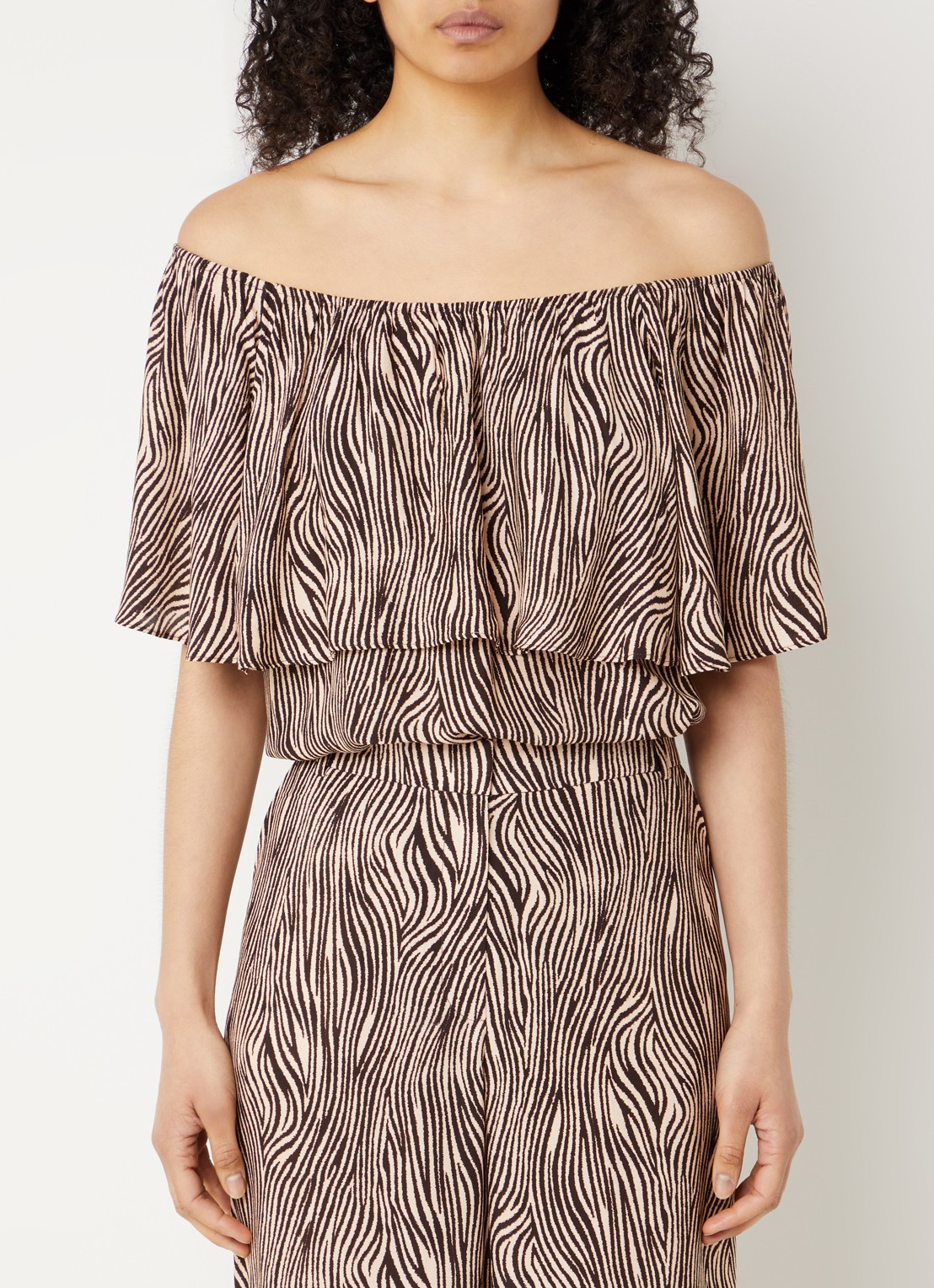 Aaiko Tiana off shoulder top met print - detail 2 hazelnootbruin