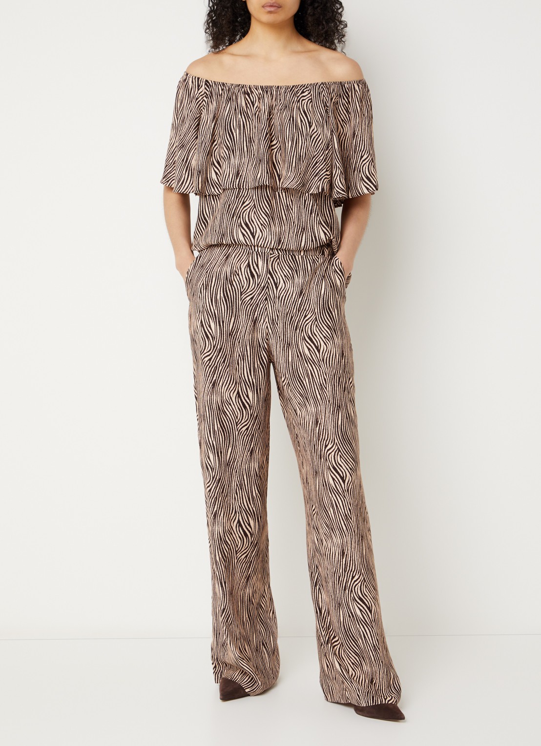 Aaiko Tiana off shoulder top met print - voorkant 4 hazelnootbruin
