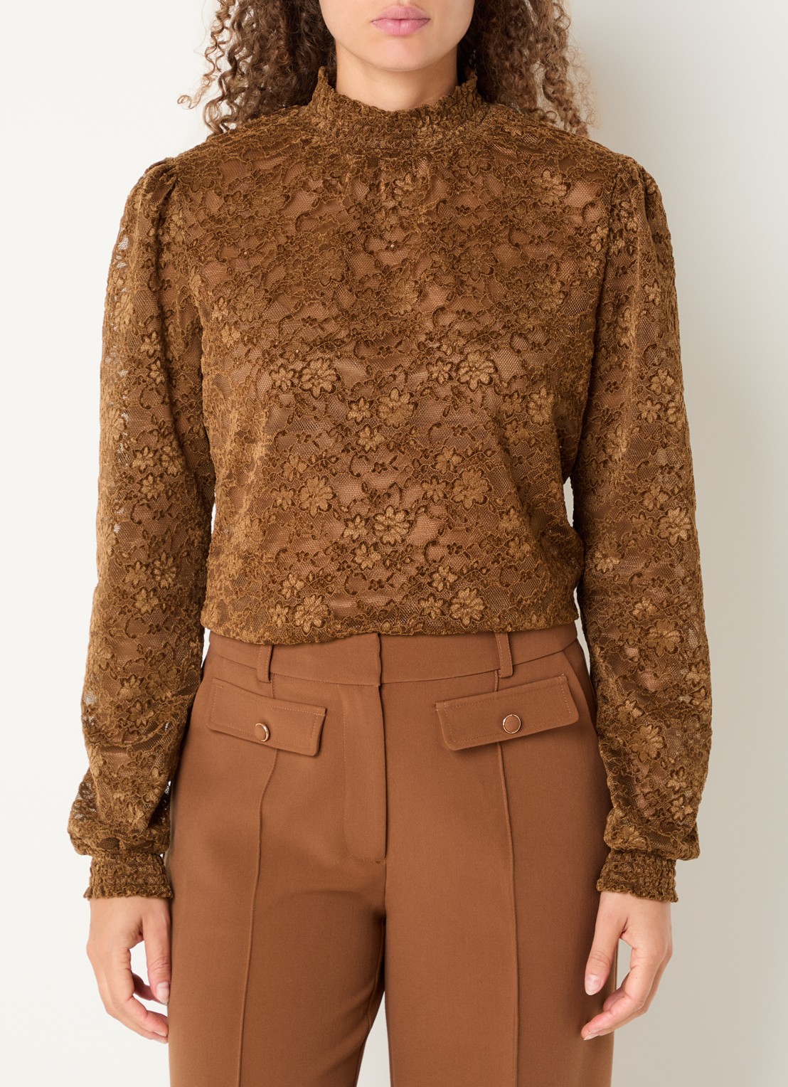 Aaiko Tory semi-transparante top van kant met bloemborduring - detail 2 cognac