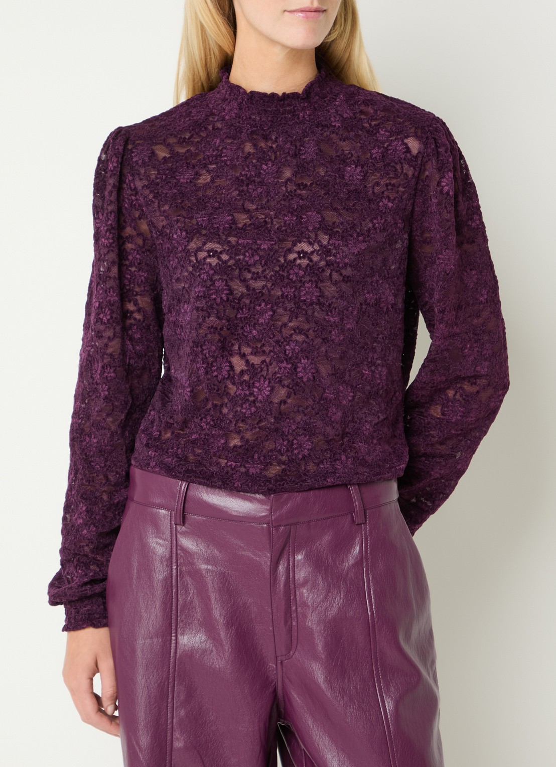 Aaiko Tory semi-transparante top van kant met bloemborduring - detail paars