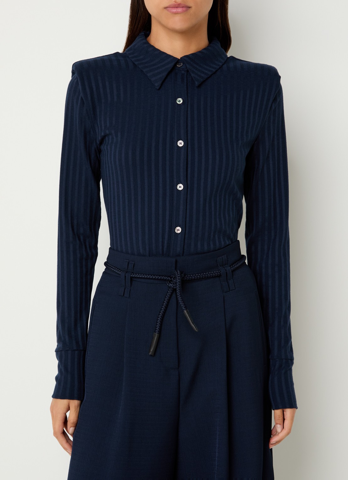 Aaiko Vigo blouse met schoudervulling - detail donkerblauw