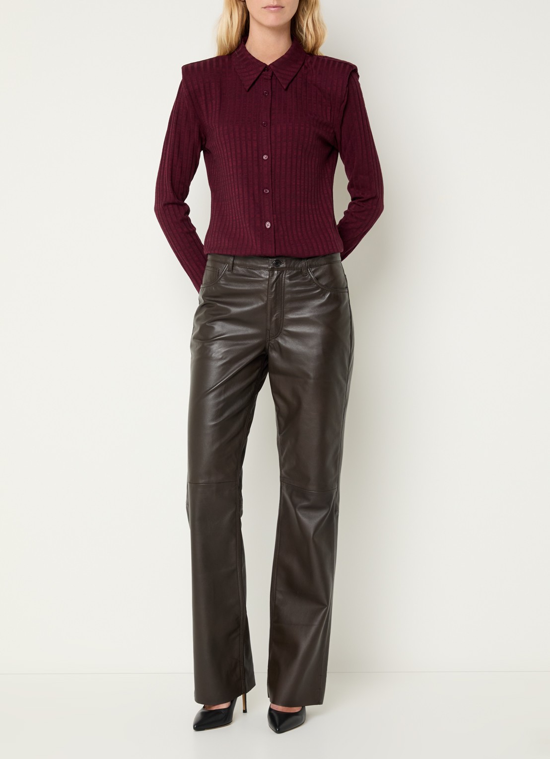 Aaiko Vigo blouse met schoudervulling - voorkant 3 bordeauxrood