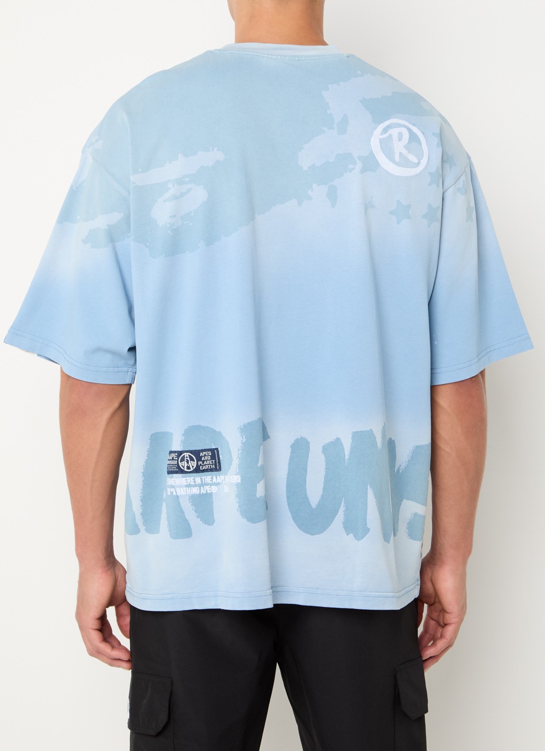 Aape T-shirt met logo- en backprint - achterkant lichtblauw