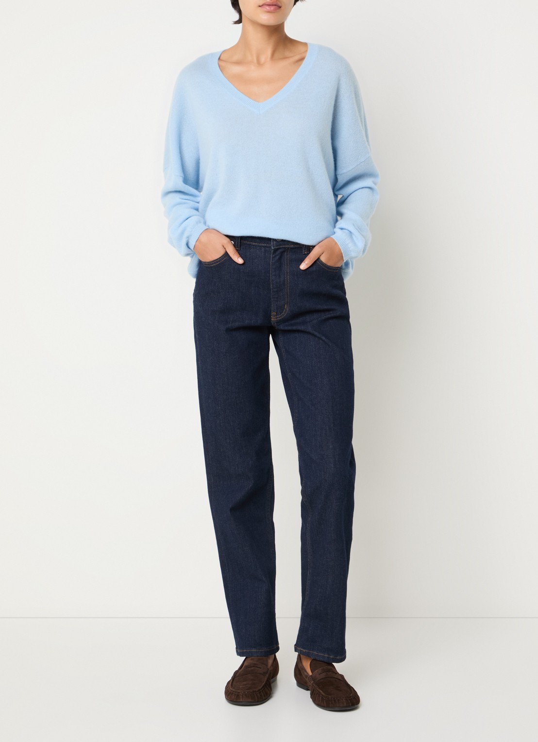 Absolut Cashmere. Alicia fijngebreide pullover van kasjmier met V-hals - voorkant 3 lichtblauw