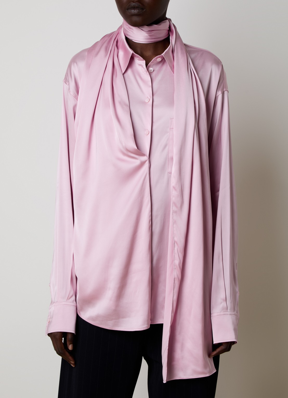 Acne Studios Blouse van satijn - detail 2 roze