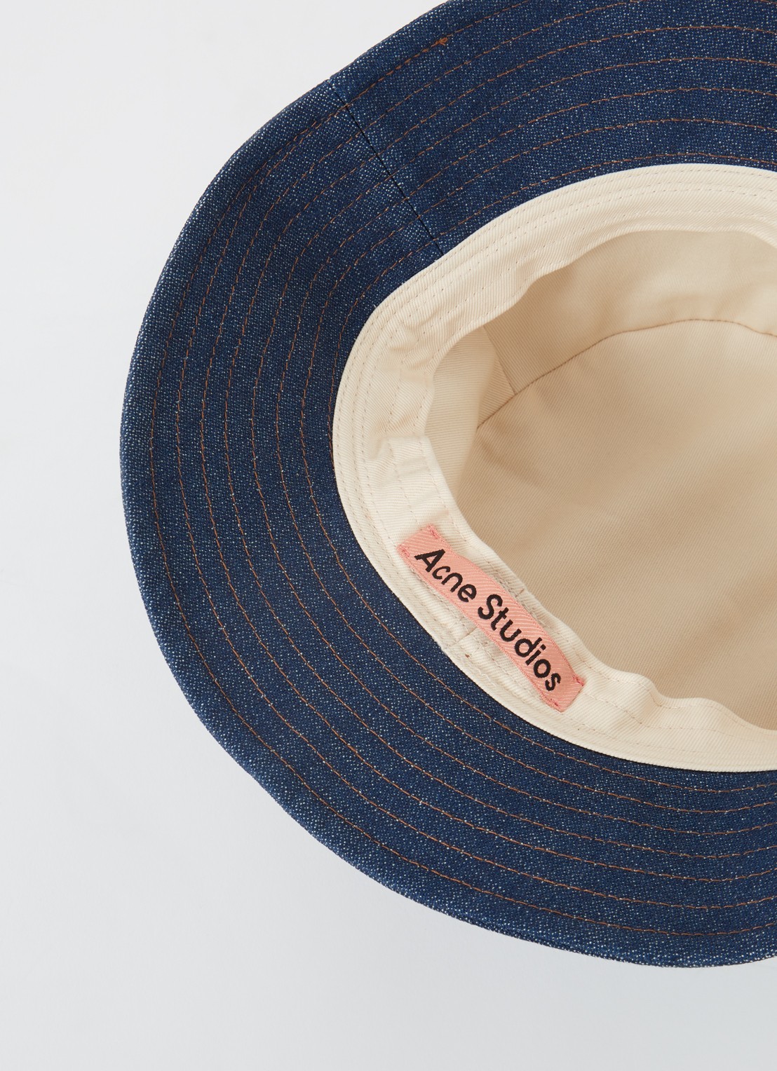Acne Studios Bucket hoed van denim met logo - detail indigo