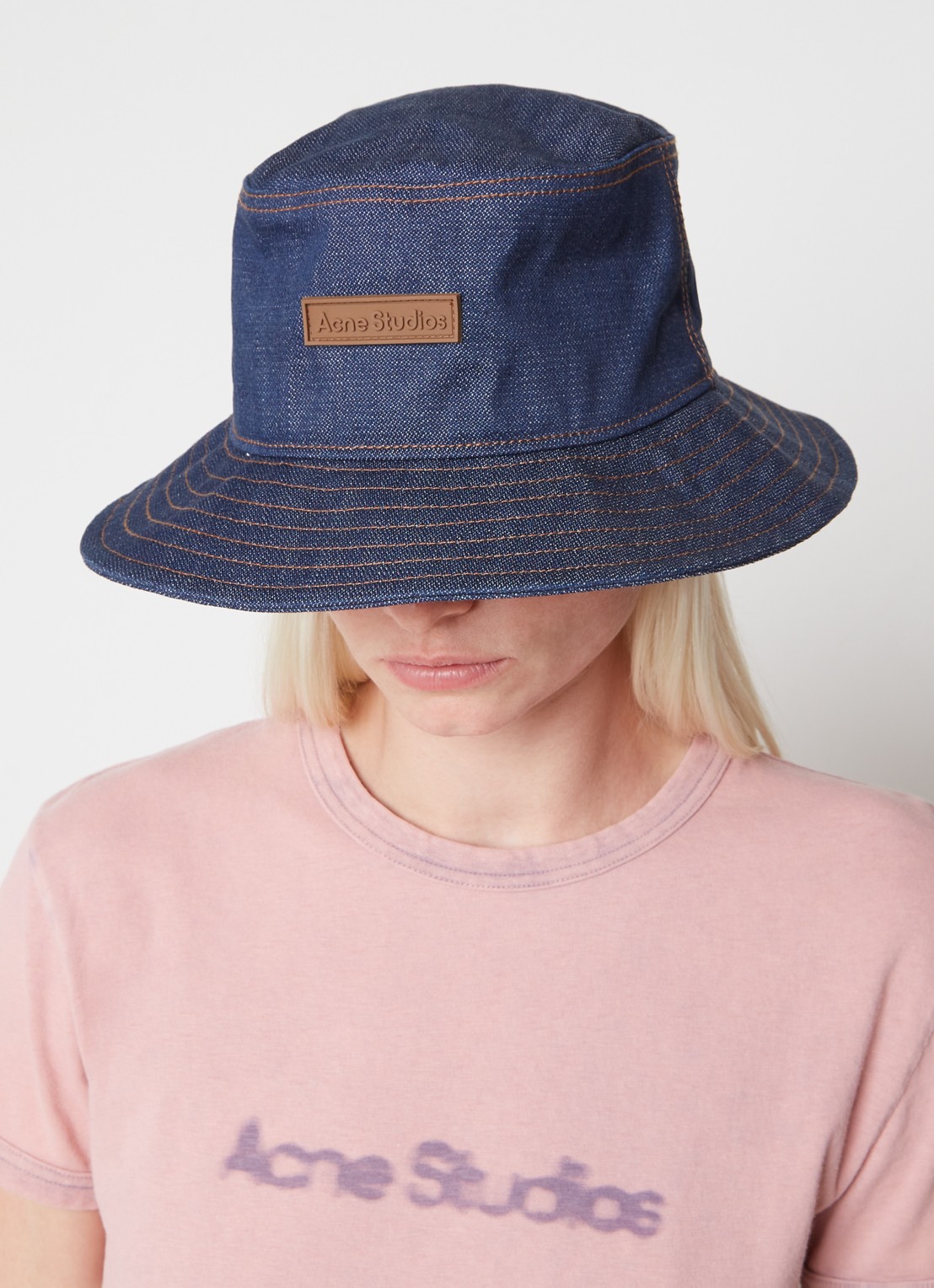 Acne Studios Bucket hoed van denim met logo - voorkant 3 indigo