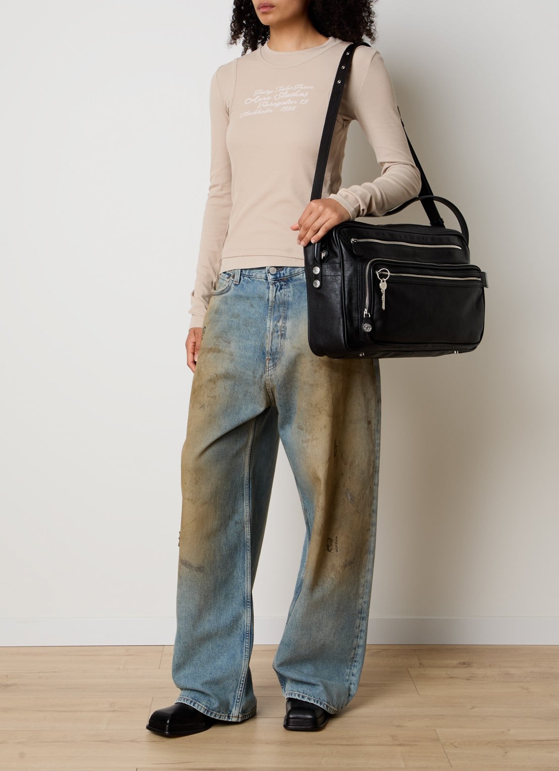 Acne Studios Camero schoudertas van kalfsleer - voorkant 3 zwart
