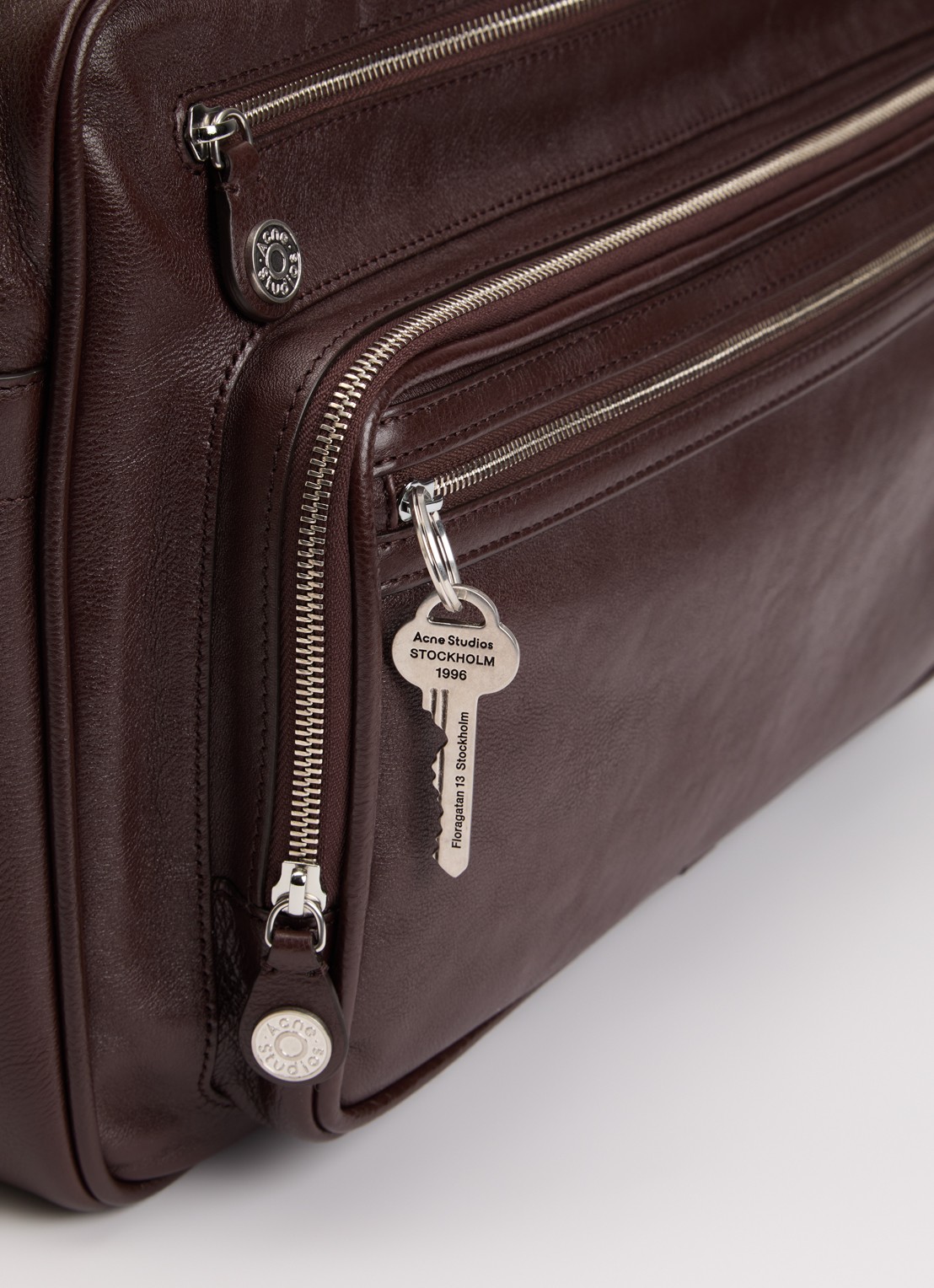 Acne Studios Camero schoudertas van kalfsleer - detail 3 chocoladebruin