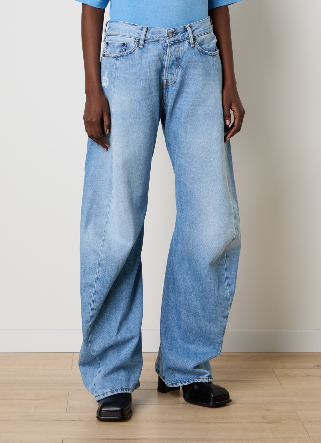 Acne Studios High waist balloon fit jeans met lichte wassing - detail indigo