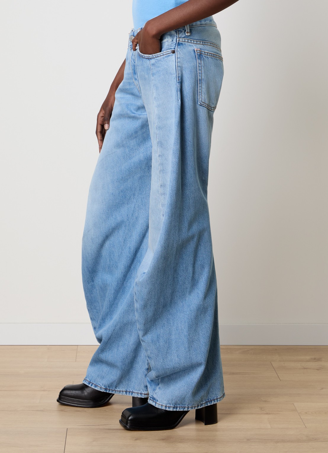 Acne Studios High waist balloon fit jeans met lichte wassing - detail 2 indigo