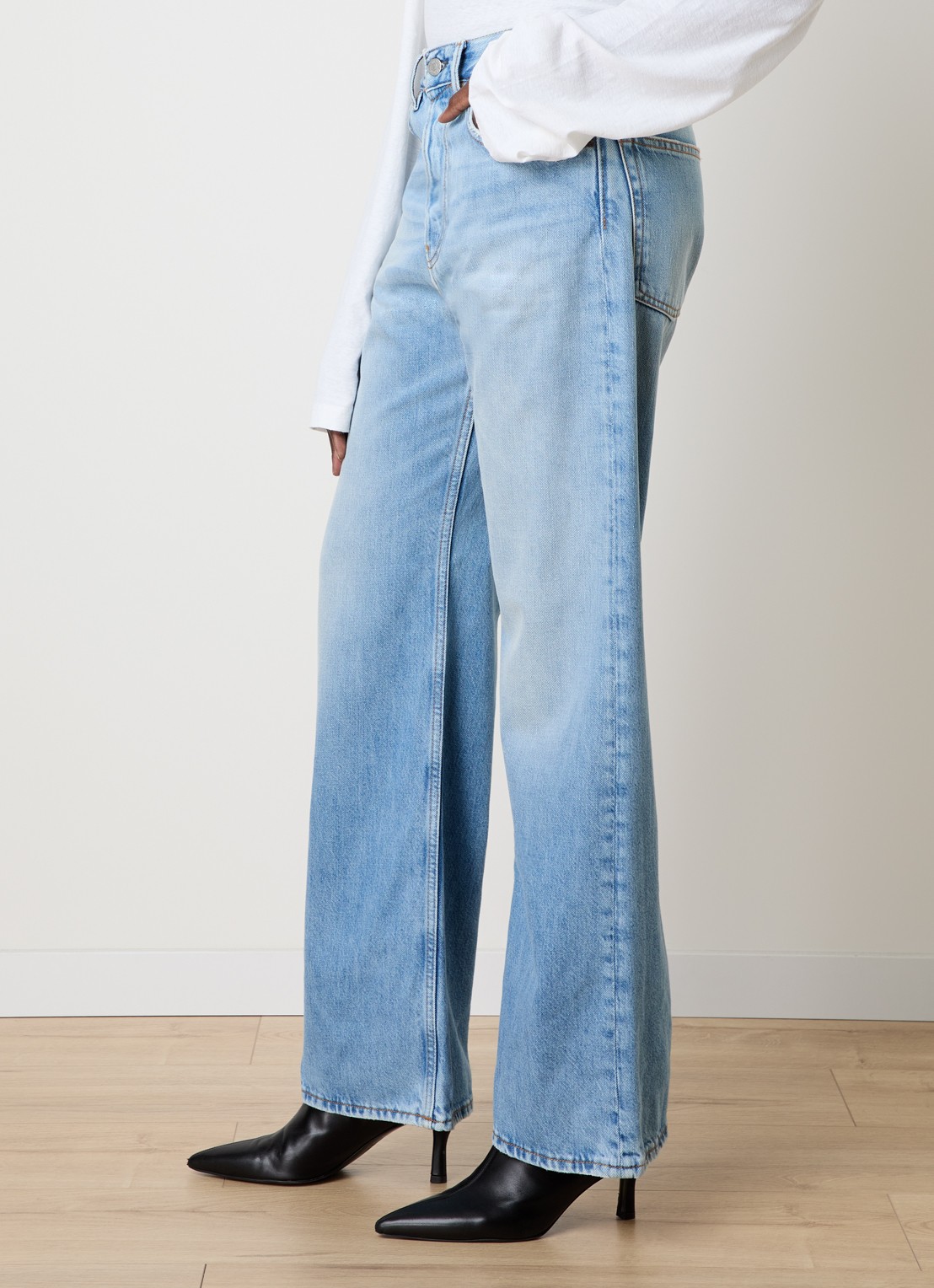 Acne Studios High waist loose fit jeans met lichte wassing - detail 5 indigo