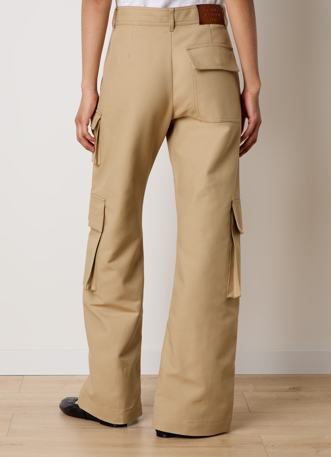 Acne Studios High waist wide fit cargobroek met ritsdetail - achterkant beige