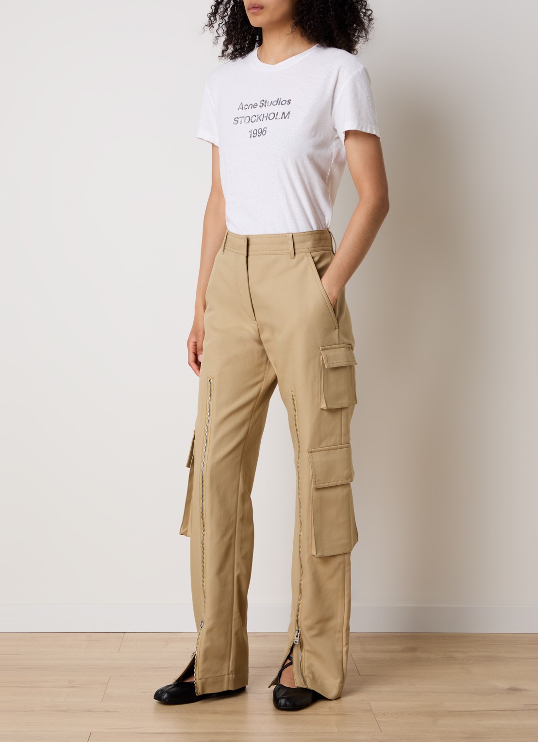 Acne Studios High waist wide fit cargobroek met ritsdetail - voorkant 3 beige