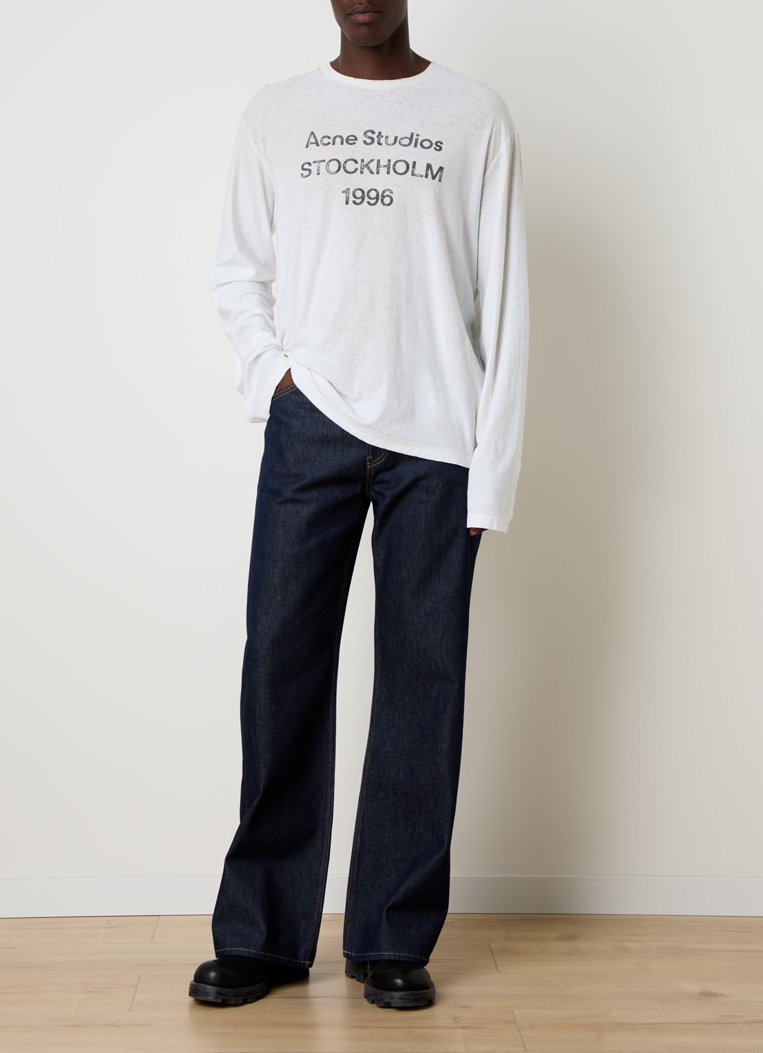 Acne Studios Loose fit jeans met donkere wassing en steekzakken - voorkant 3 indigo