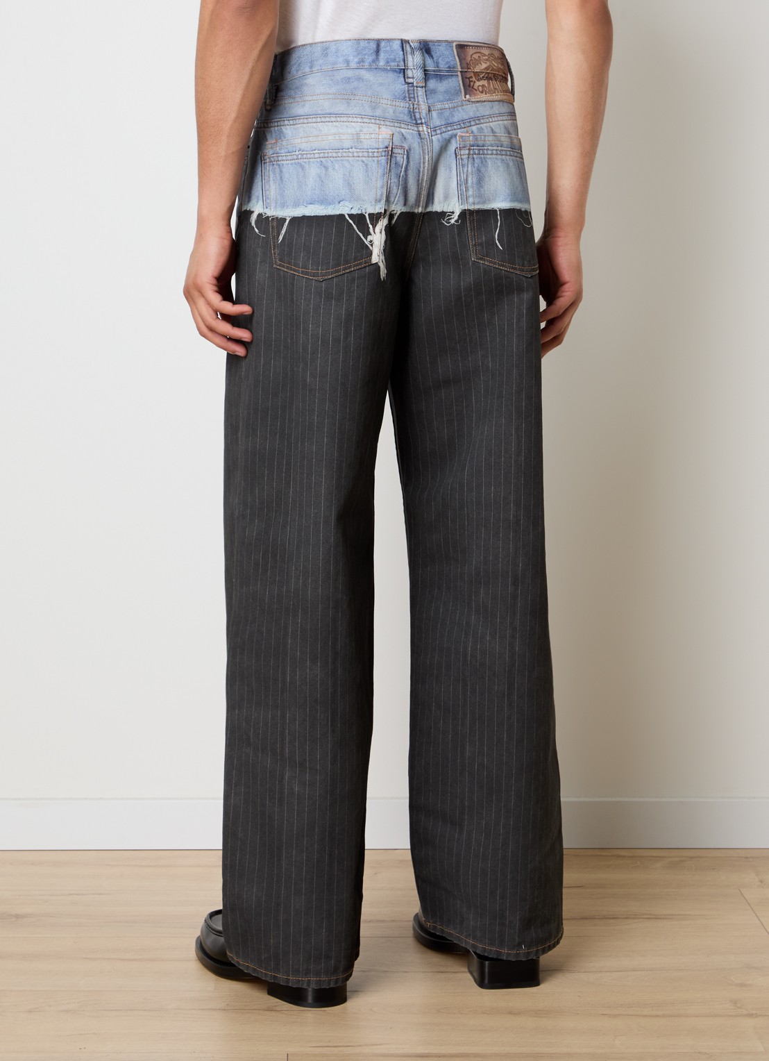 Acne Studios Loose fit jeans met gekleurde wassing en krijtstreep - achterkant 4 antraciet