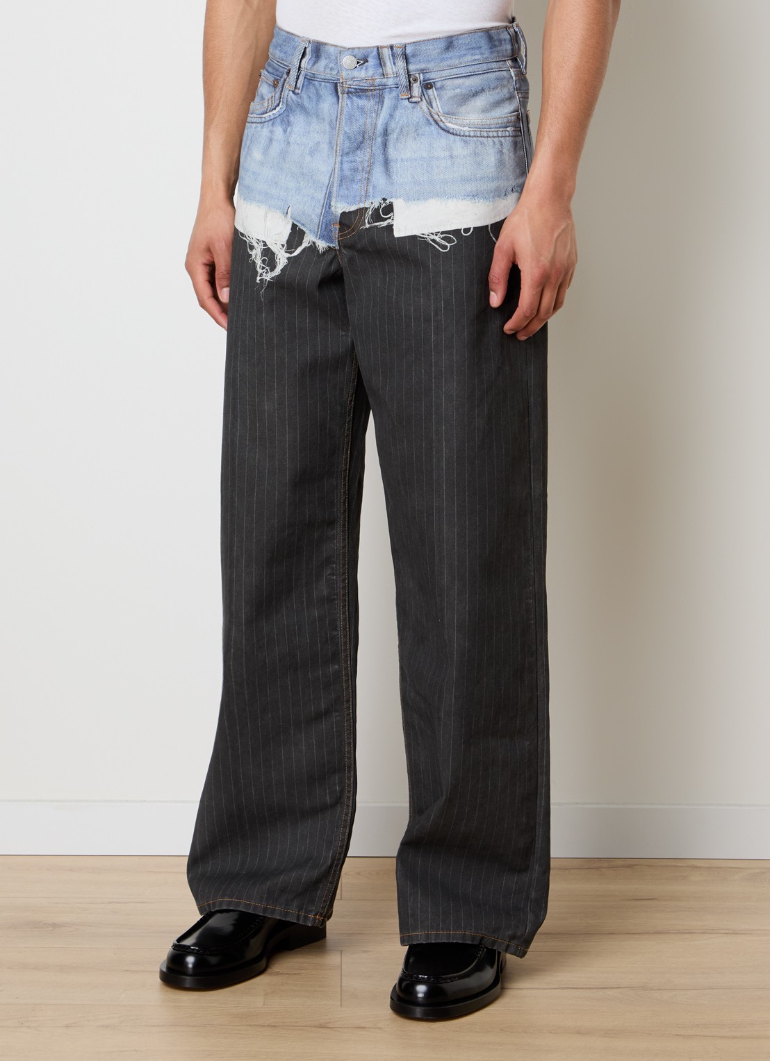 Acne Studios Loose fit jeans met gekleurde wassing en krijtstreep - detail antraciet