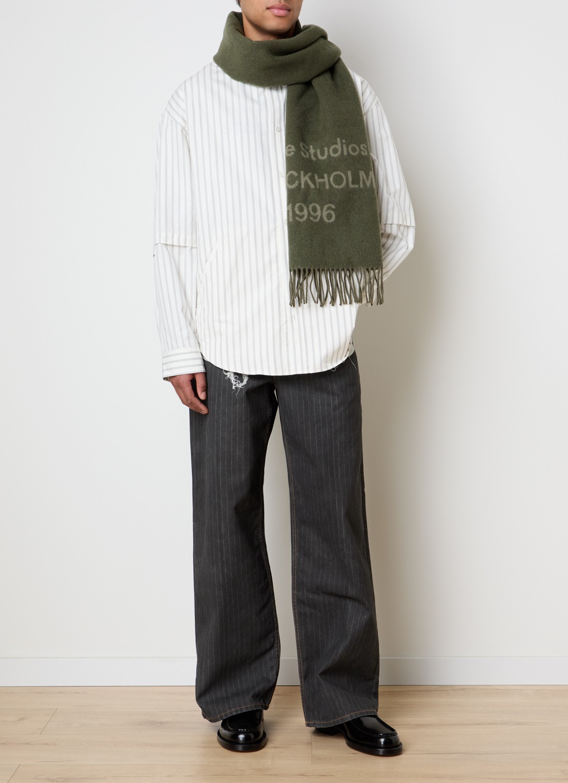 Acne Studios Loose fit jeans met gekleurde wassing en krijtstreep - voorkant 6 antraciet