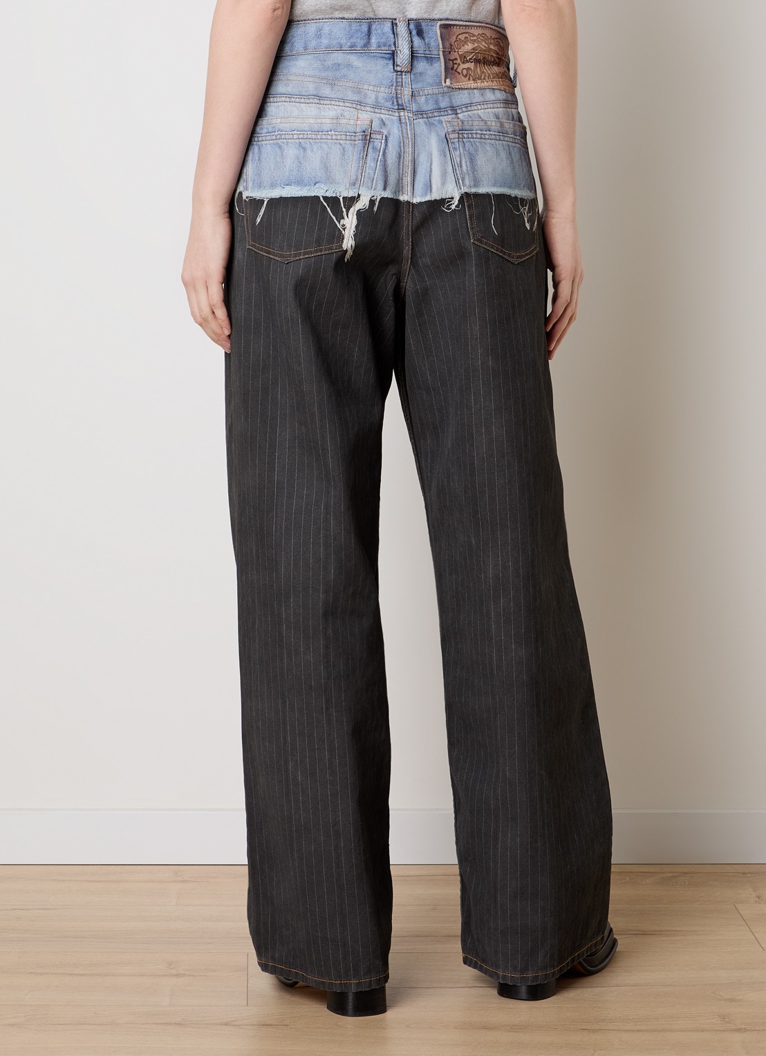 Acne Studios Loose fit jeans met gekleurde wassing en krijtstreep - achterkant blauw