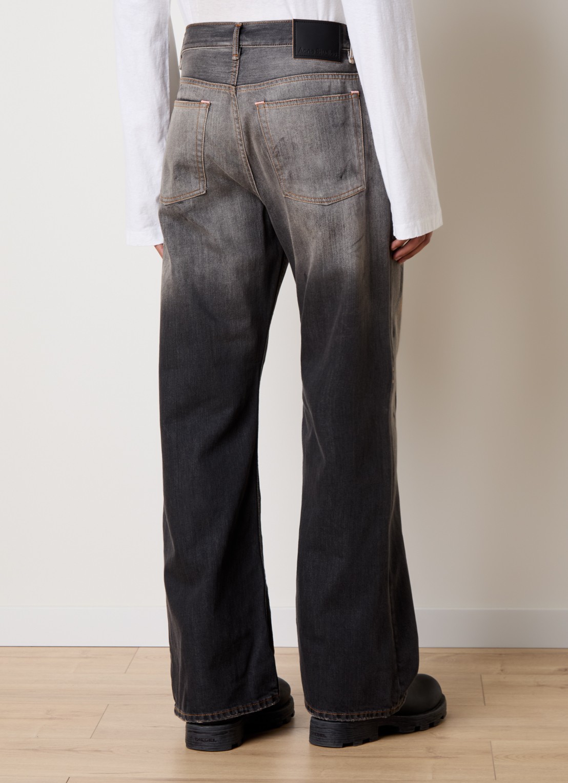 Acne Studios Loose fit jeans met gekleurde wassing - achterkant antraciet