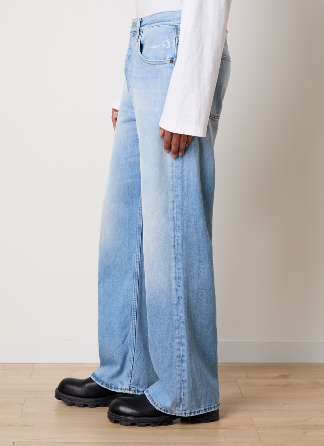 Acne Studios Loose fit jeans met lichte wassing - detail 4 indigo