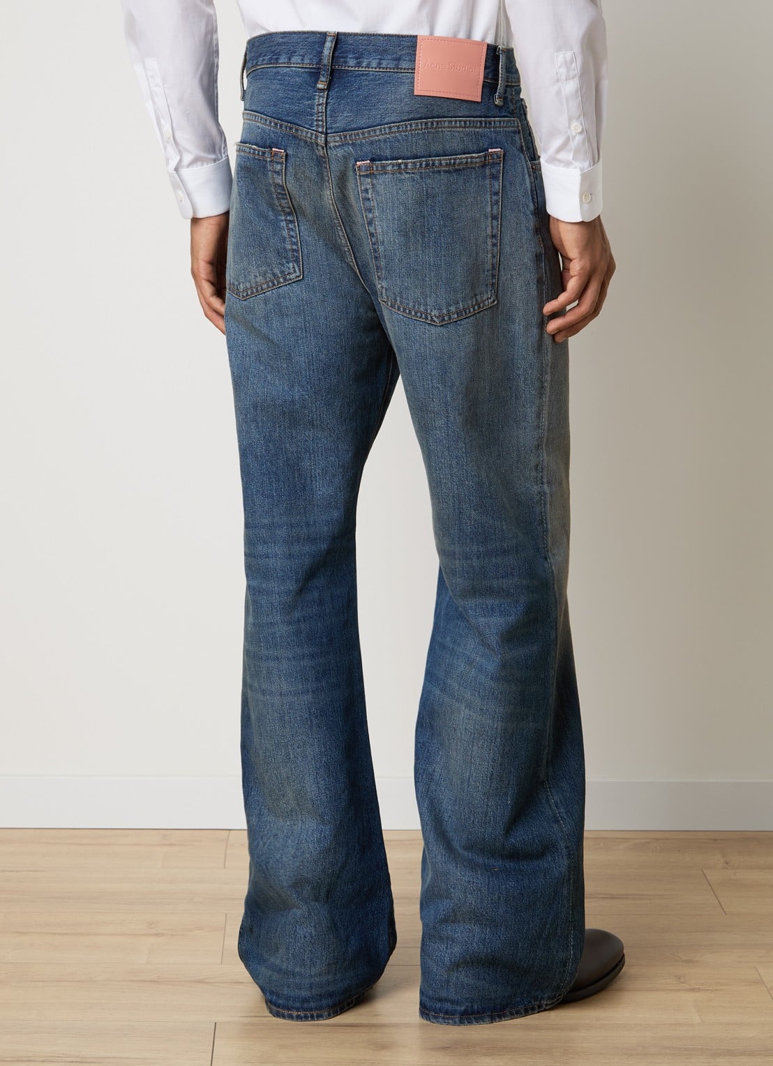 Acne Studios Loose fit jeans met medium wassing - achterkant indigo