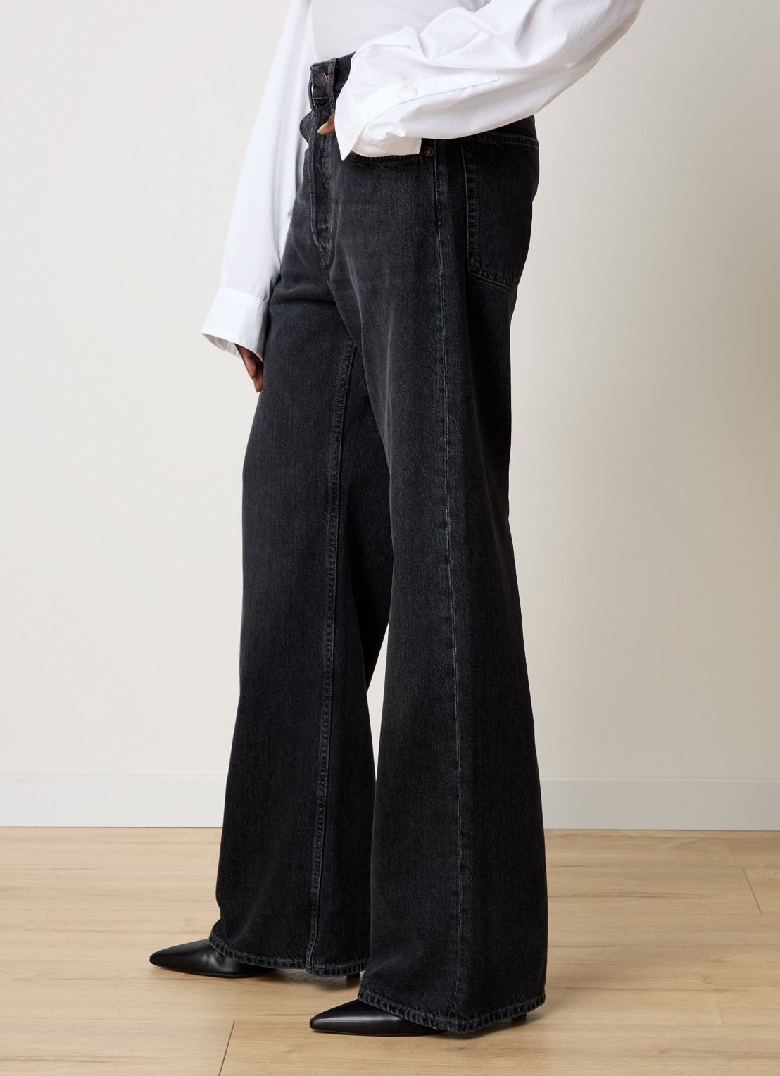 Acne Studios Mid waist wide leg jeans met gekleurde wassing - detail 5 antraciet