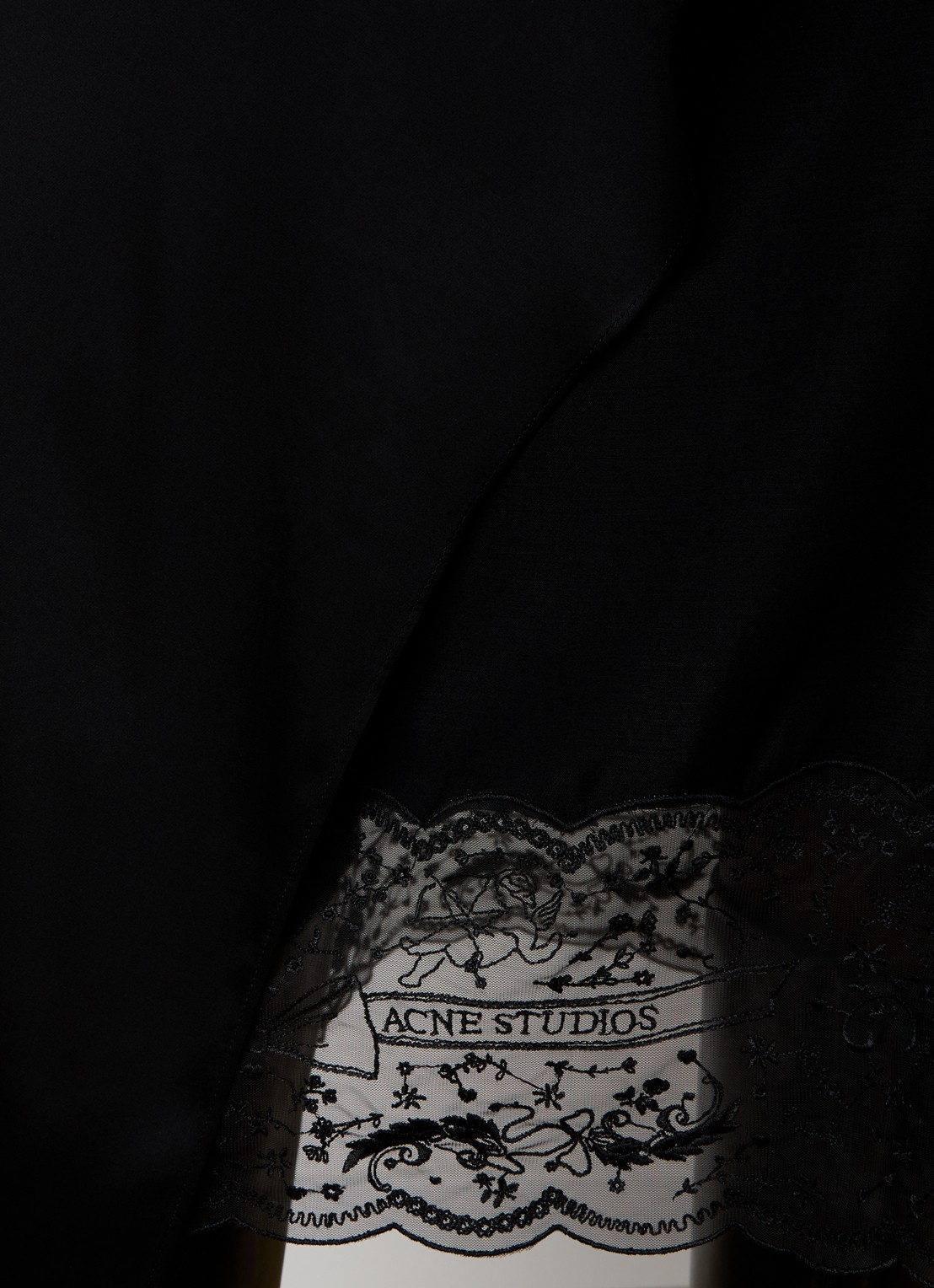 Acne Studios Minirok van satijn met details van kant - detail 4 zwart