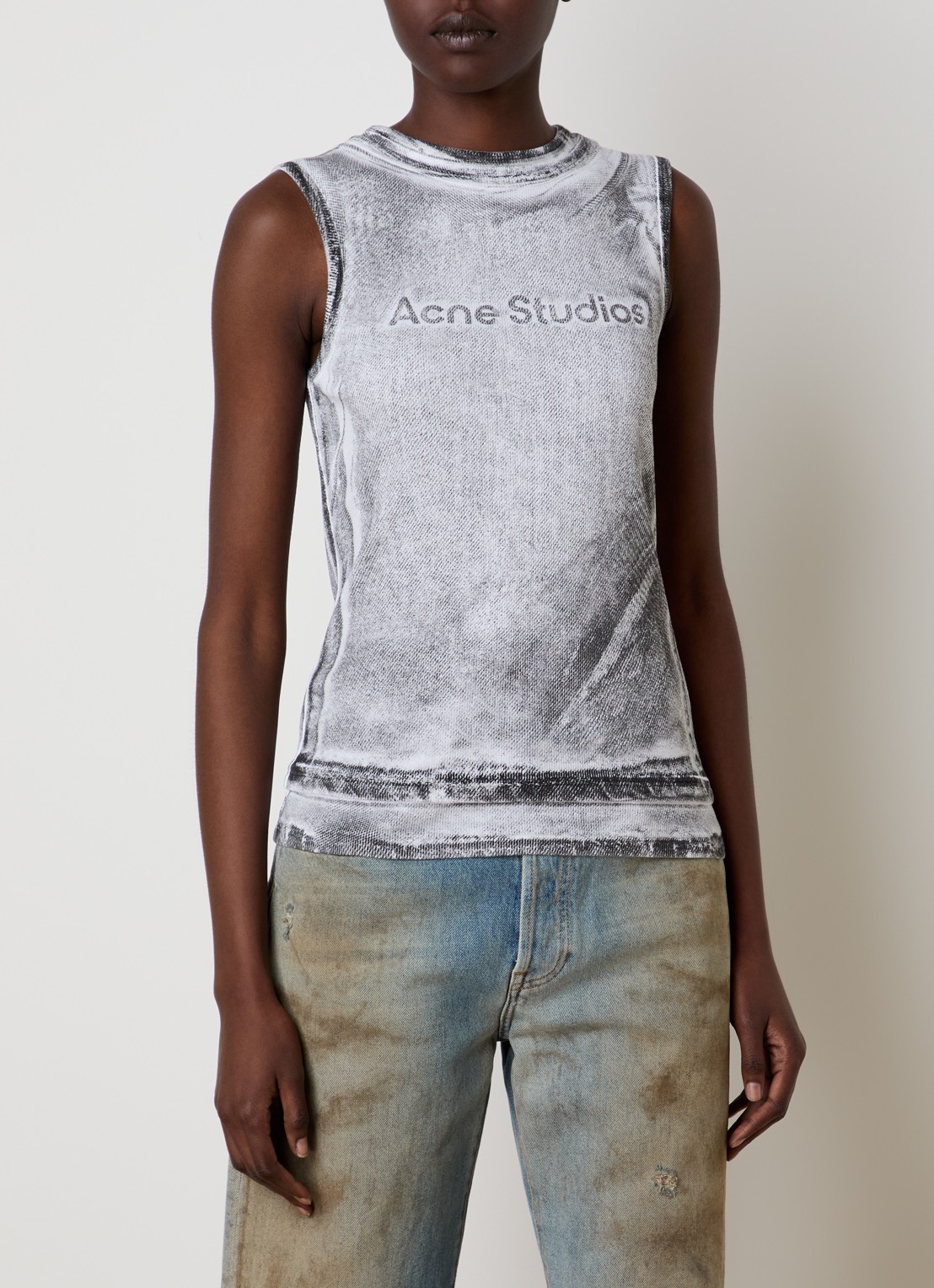 Acne Studios Mouwloze top met logoprint en verwassen afwerking - detail grijs