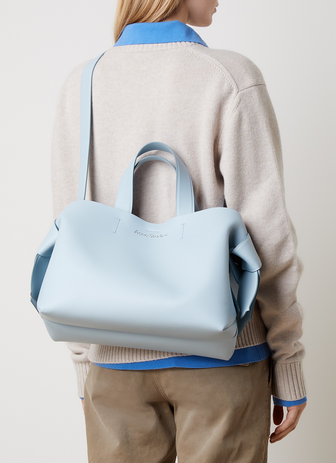 Acne Studios Musubi schoudertas van leer  - voorkant 7 lichtblauw