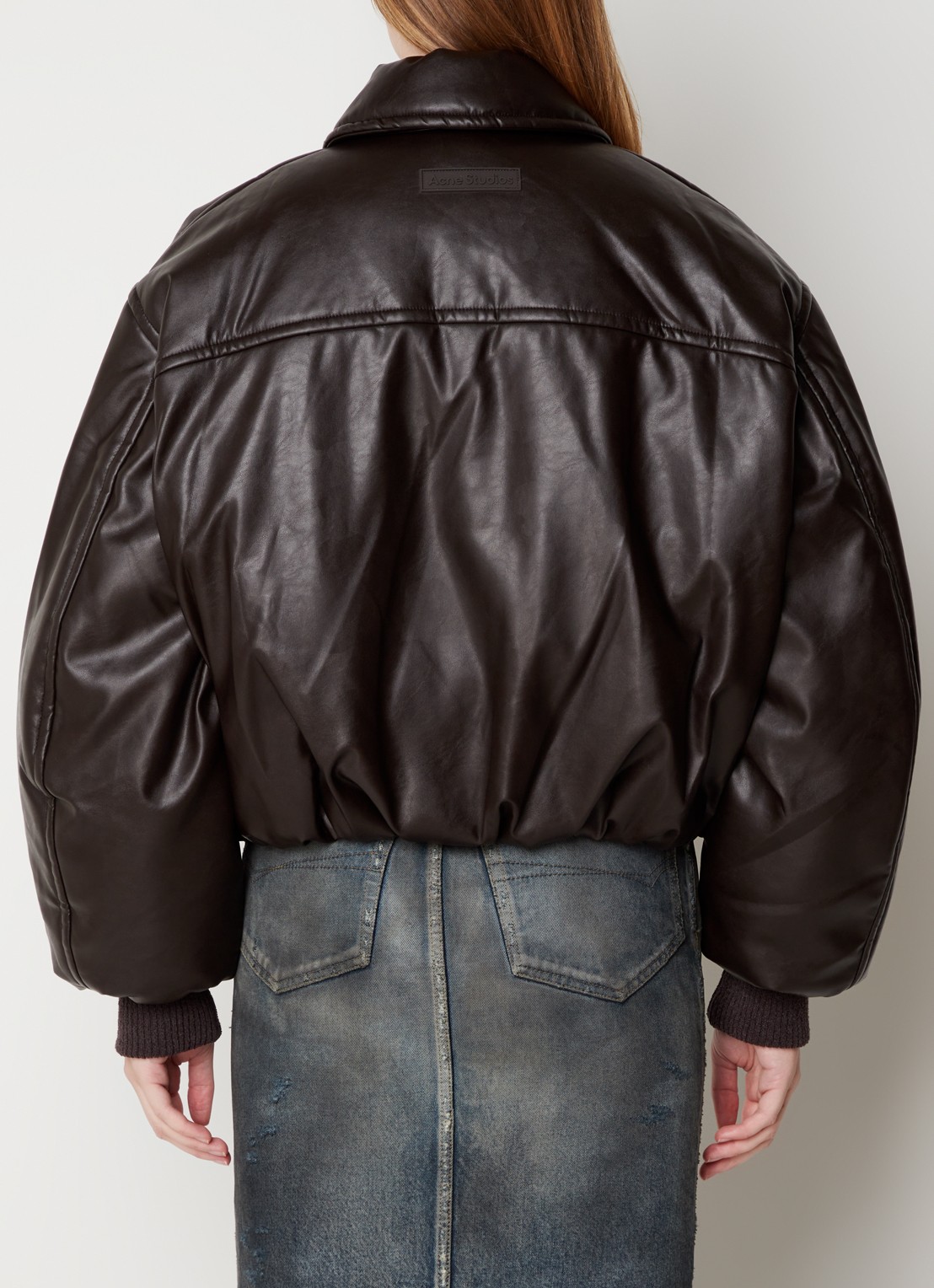 Acne Studios Onnea cropped bomberjack  - achterkant donkerbruin
