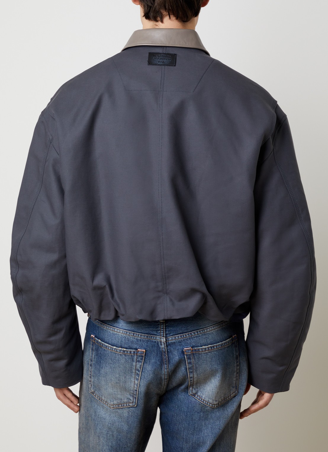 Acne Studios Opado gewatteerd bomberjack met kraag van leer - achterkant donkergrijs