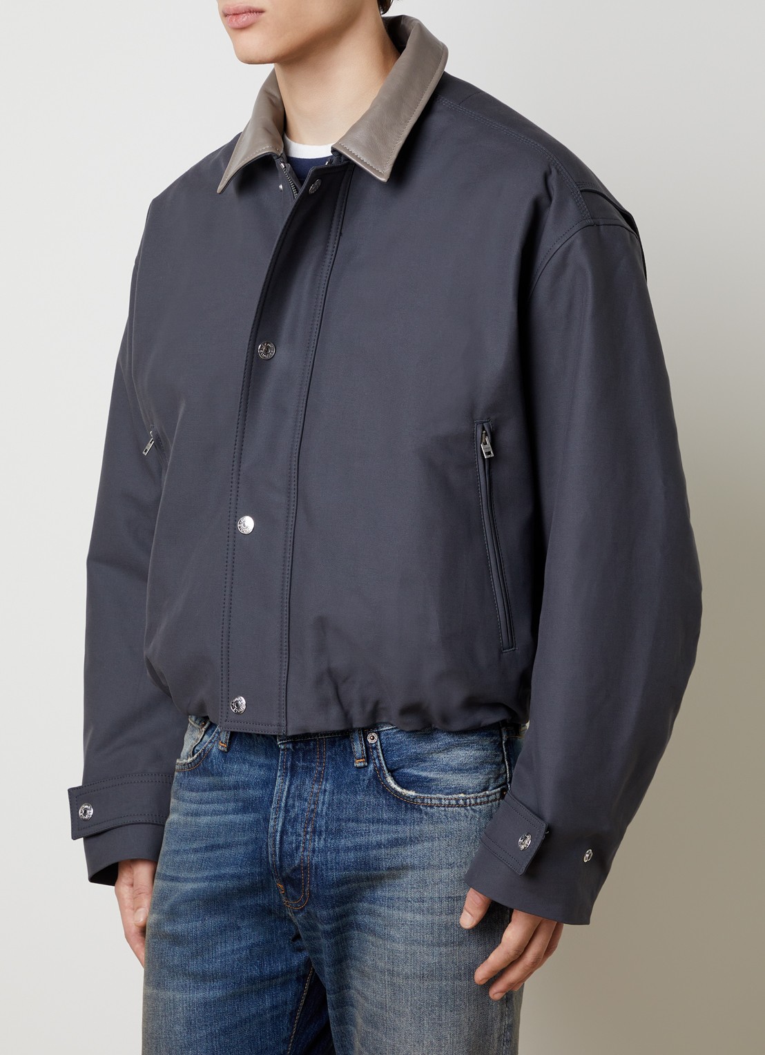 Acne Studios Opado gewatteerd bomberjack met kraag van leer - detail 4 donkergrijs