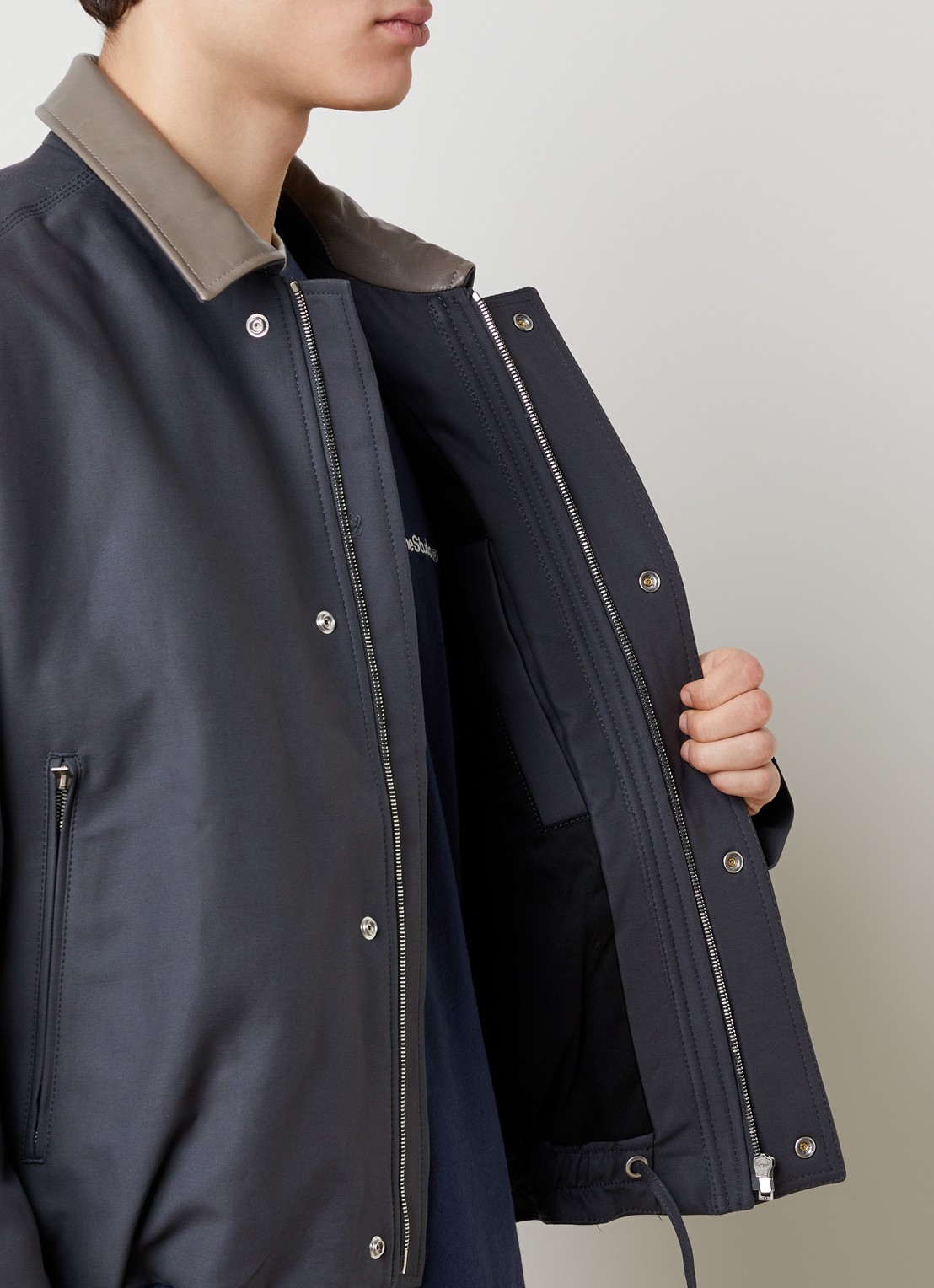 Acne Studios Opado gewatteerd bomberjack met kraag van leer - detail 5 donkergrijs
