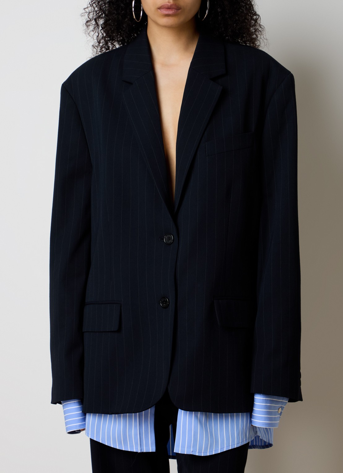 Acne Studios Oversized colbert met krijtstreep en klepzakken - detail donkerblauw