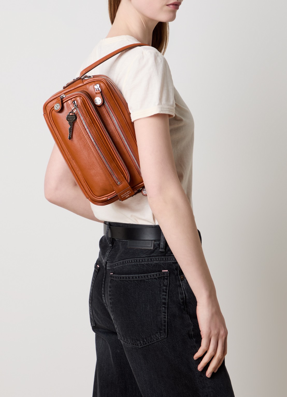 Acne Studios Schoudertas van kalfsleer met afneembare schouderriem - voorkant 5 oranjebruin