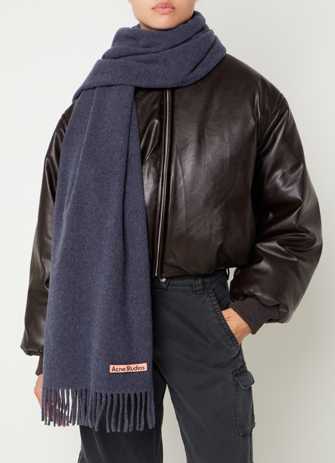 Acne Studios Sjaal van wol met logo 200 x 45 cm - voorkant 2 paars
