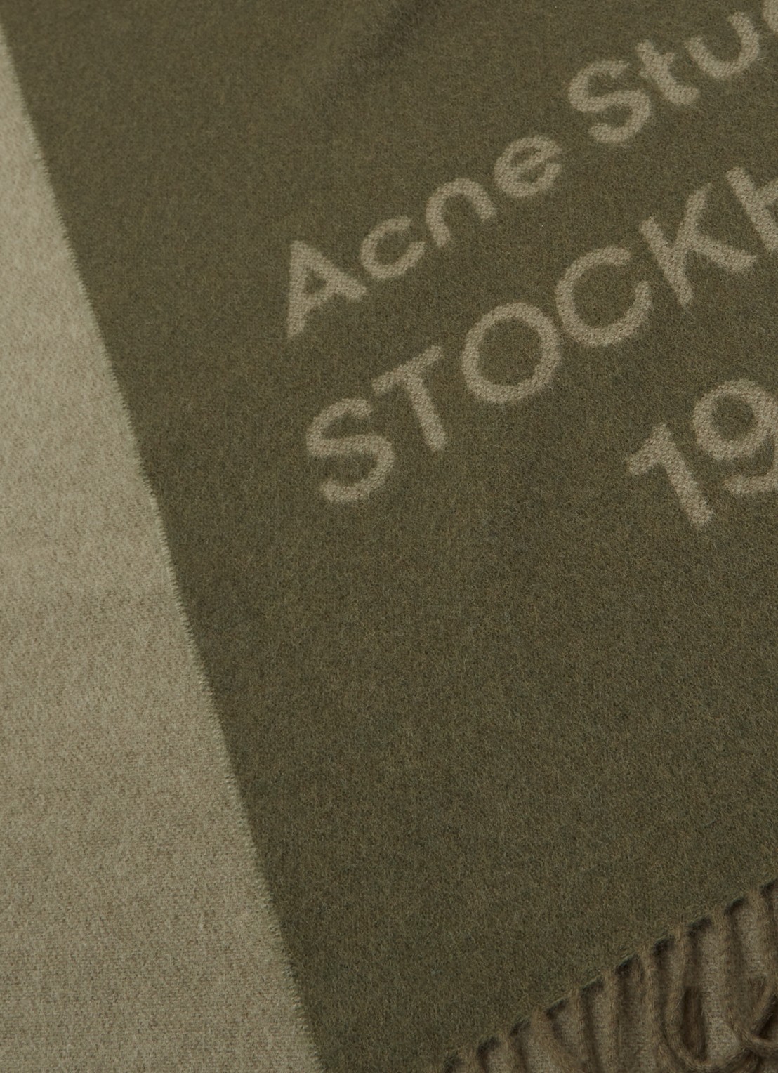 Acne Studios Sjaal van wol met logoprint 180 x 40 cm - detail legergroen