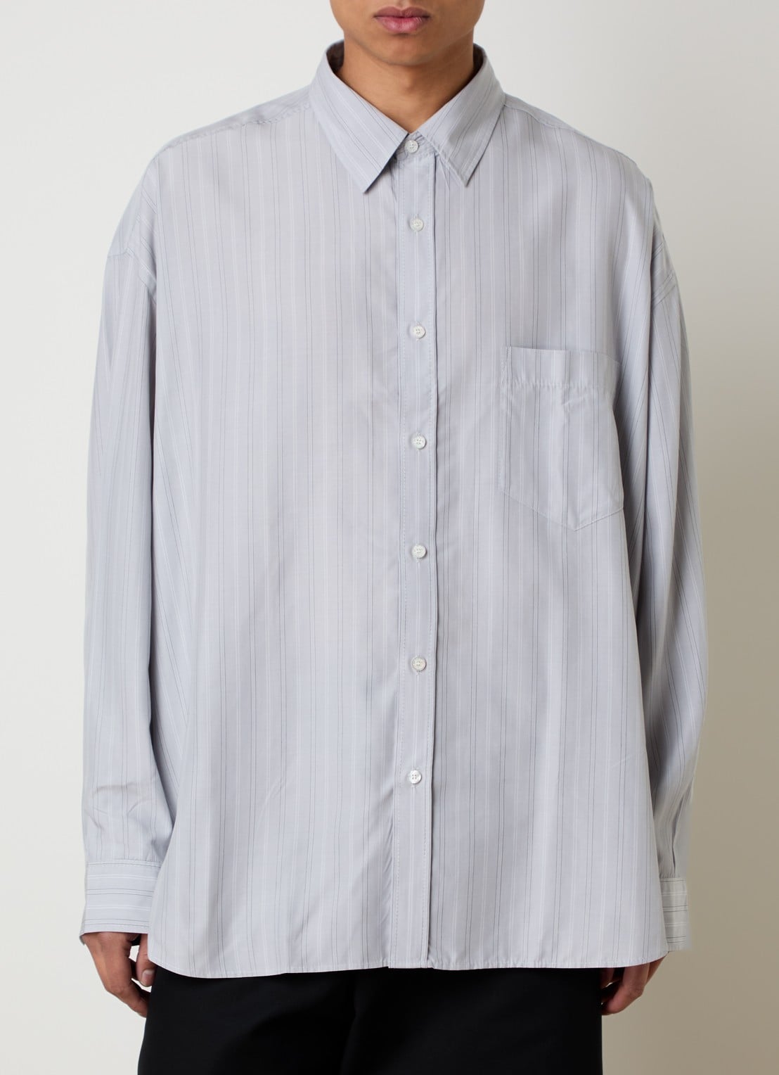 Acne Studios Sofia comfort fit overhemd van lyocell met streepprint - detail 4 grijs