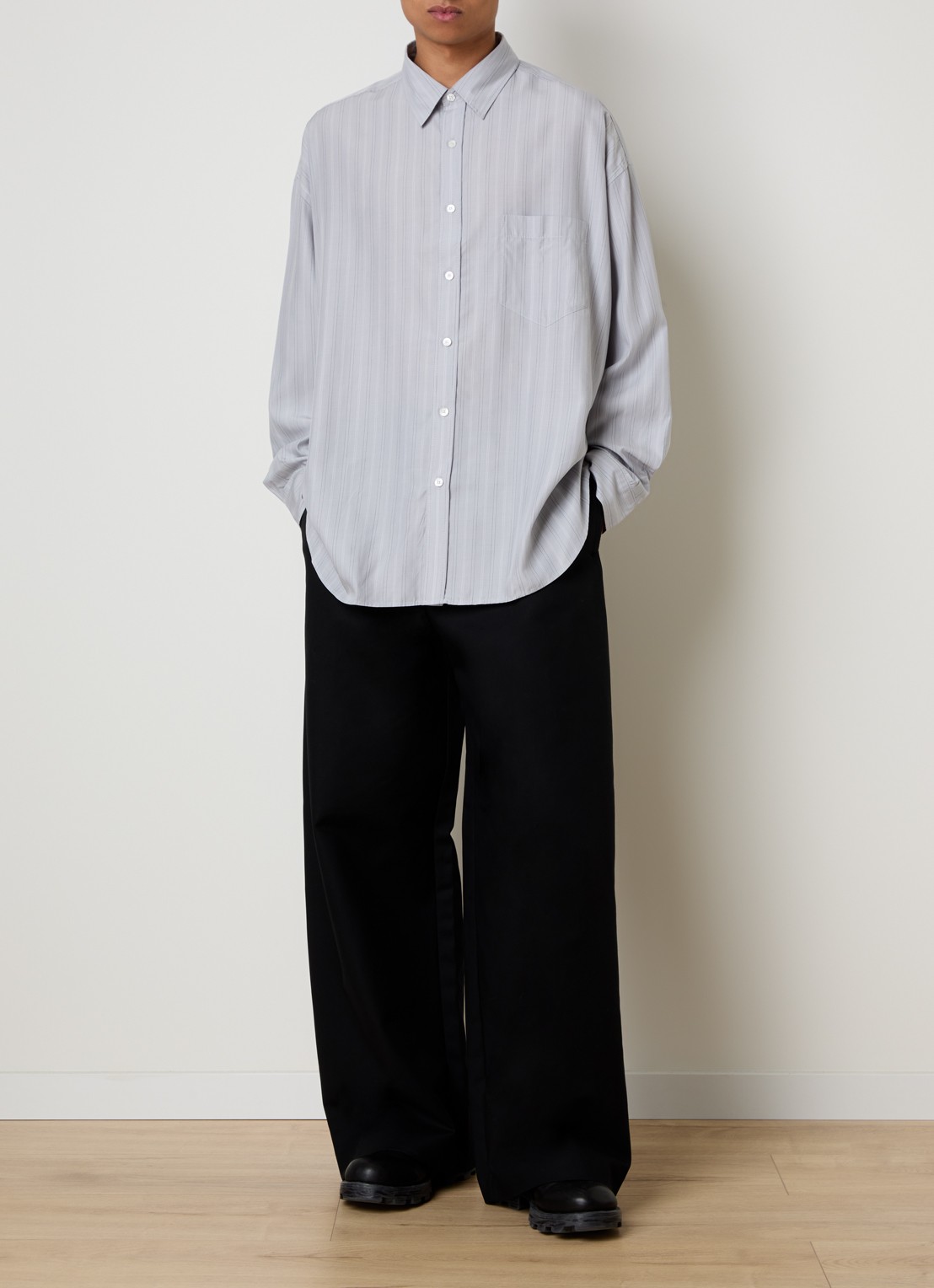 Acne Studios Sofia comfort fit overhemd van lyocell met streepprint - voorkant 2 grijs
