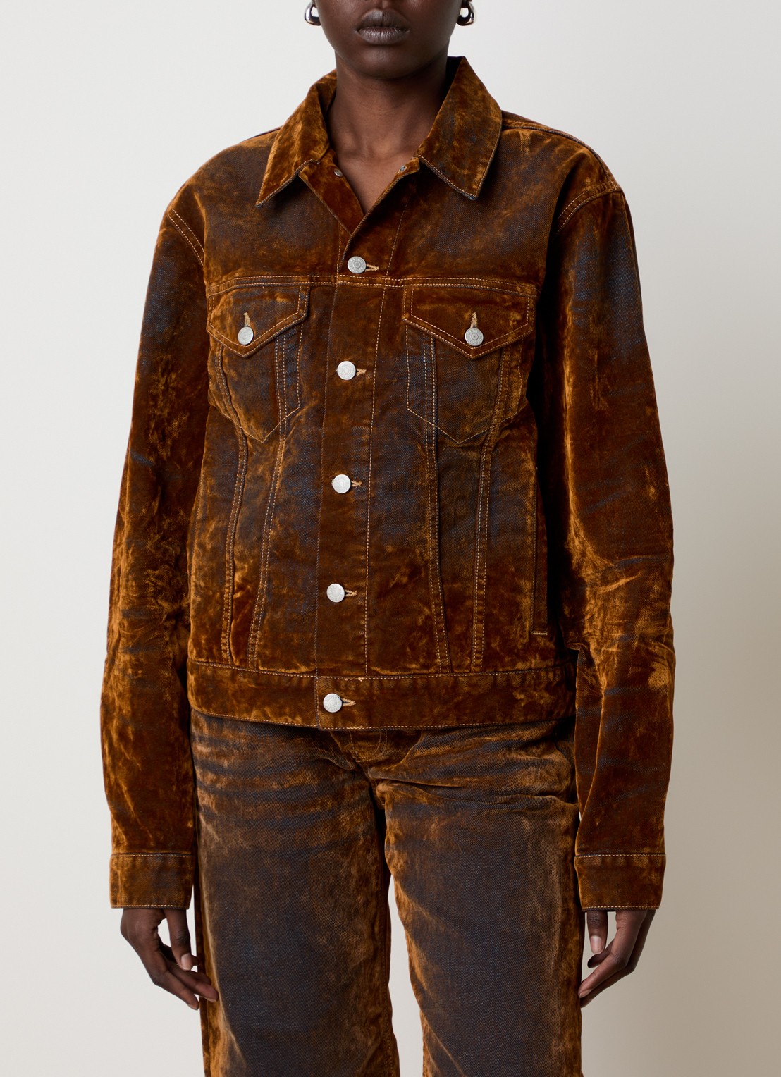 Acne Studios Spijkerjas van fluweel met steekzakken - detail 4 bruin