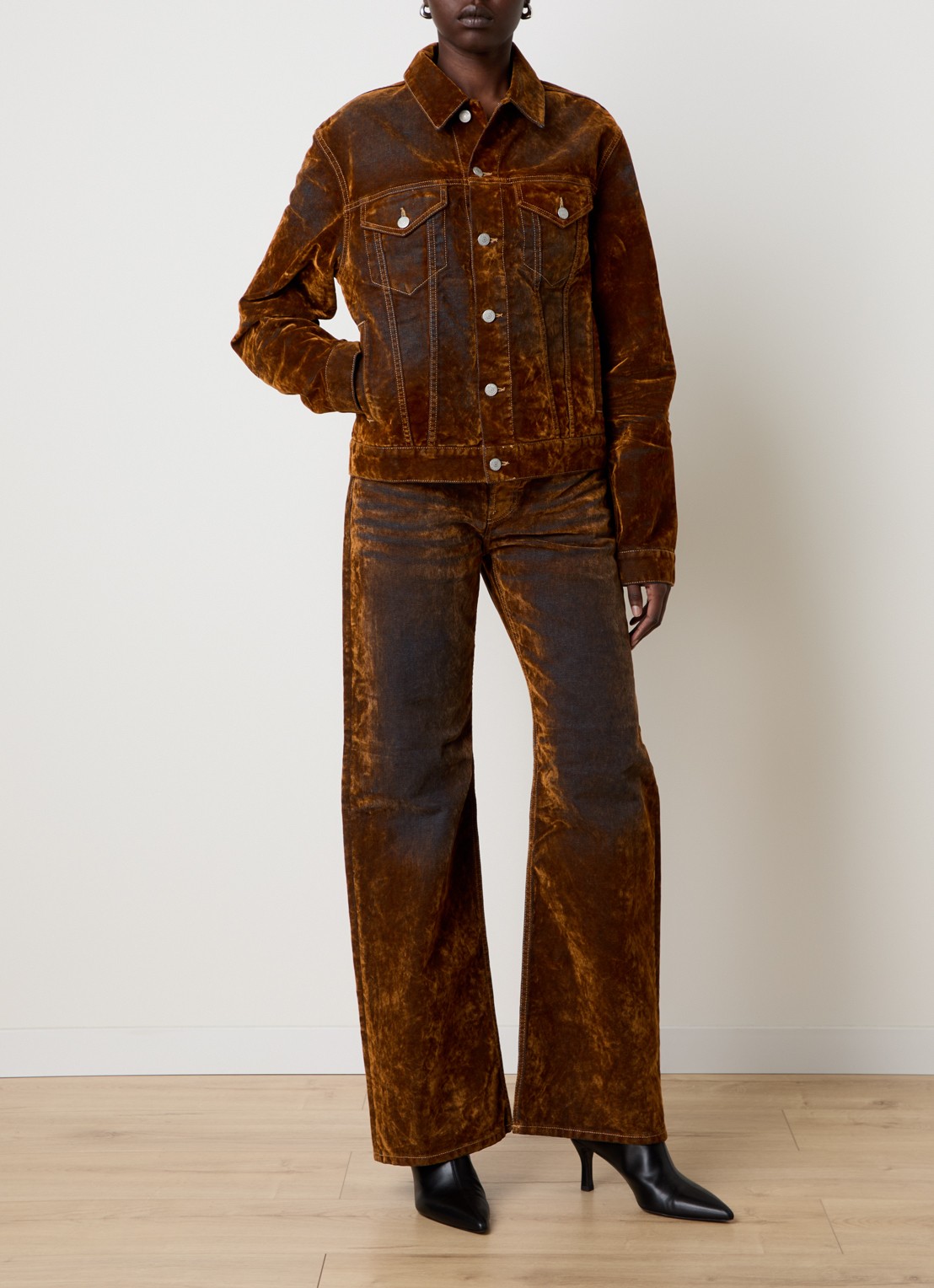 Acne Studios Spijkerjas van fluweel met steekzakken - voorkant 2 bruin