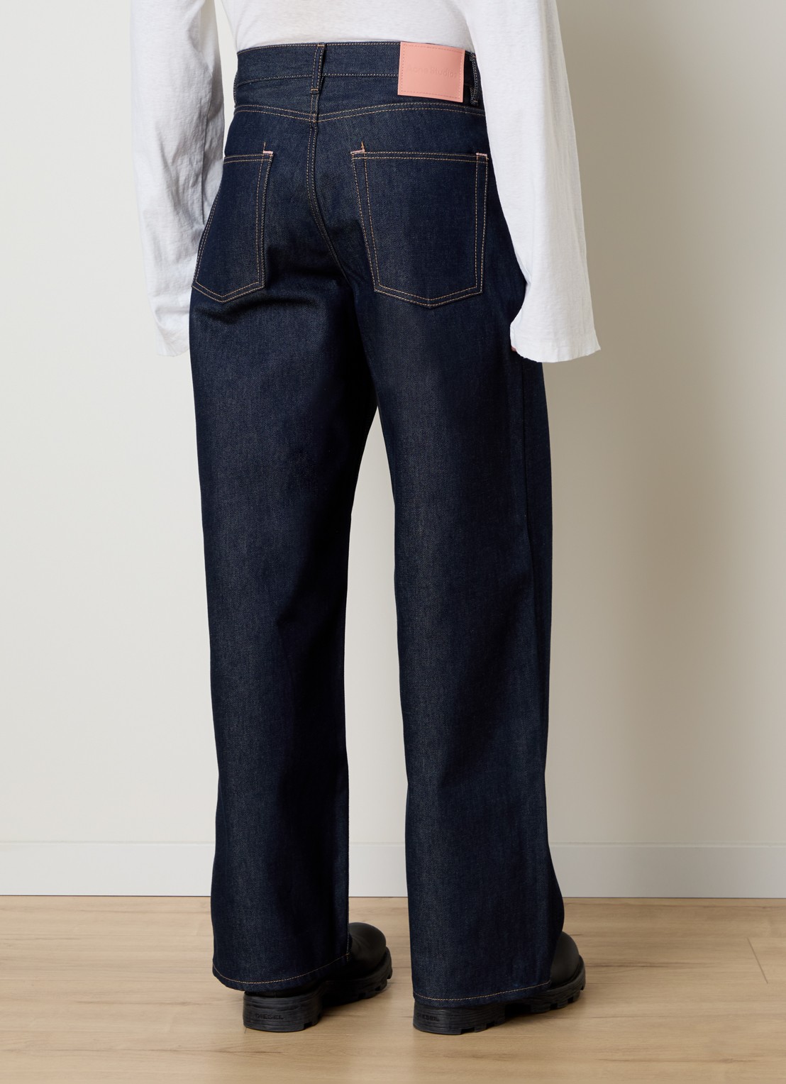 Acne Studios Straight leg jeans met donkere wassing - achterkant indigo