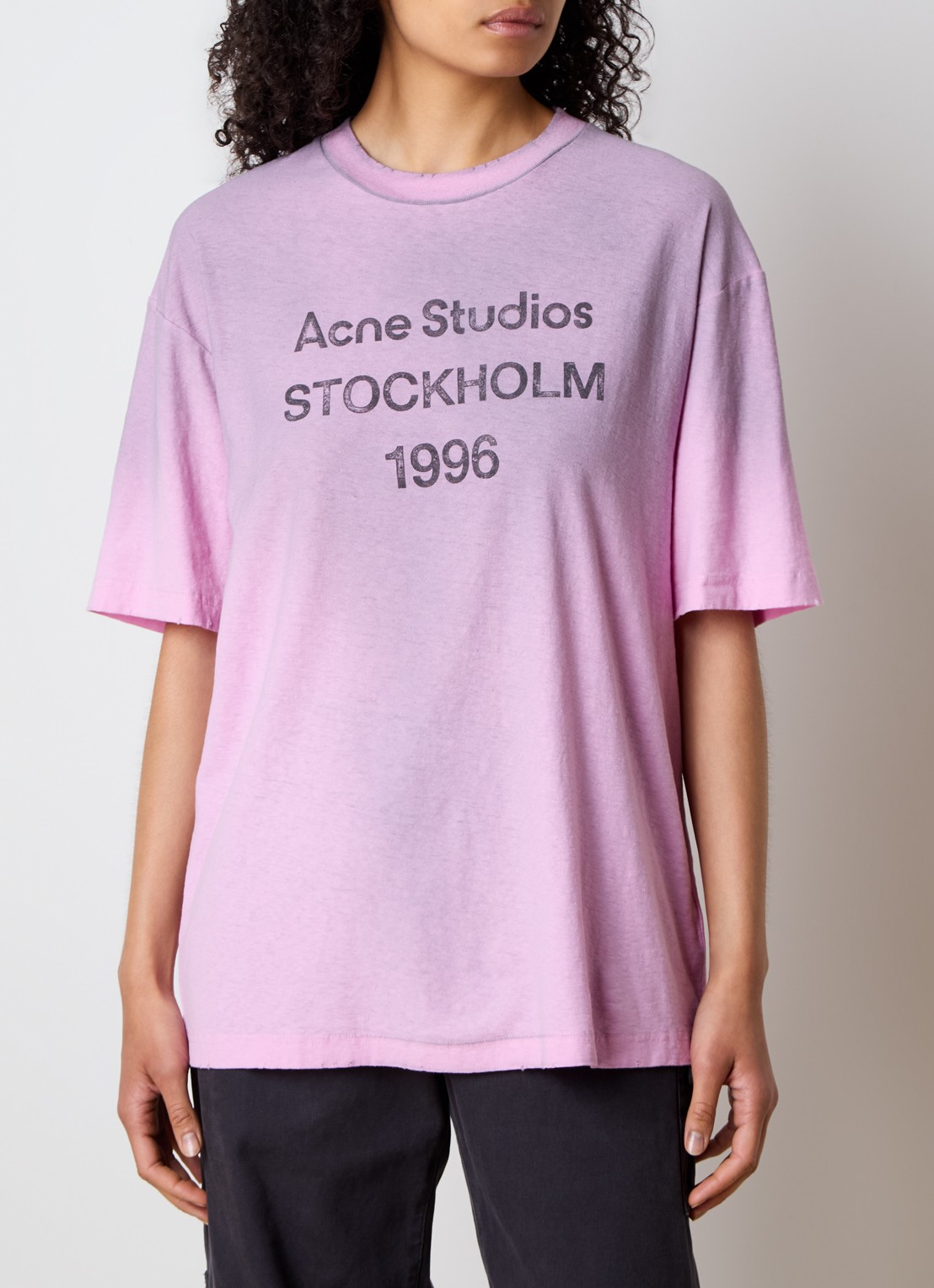 Acne Studios T-shirt met logoprint en verwassen afwerking - detail 2 roze