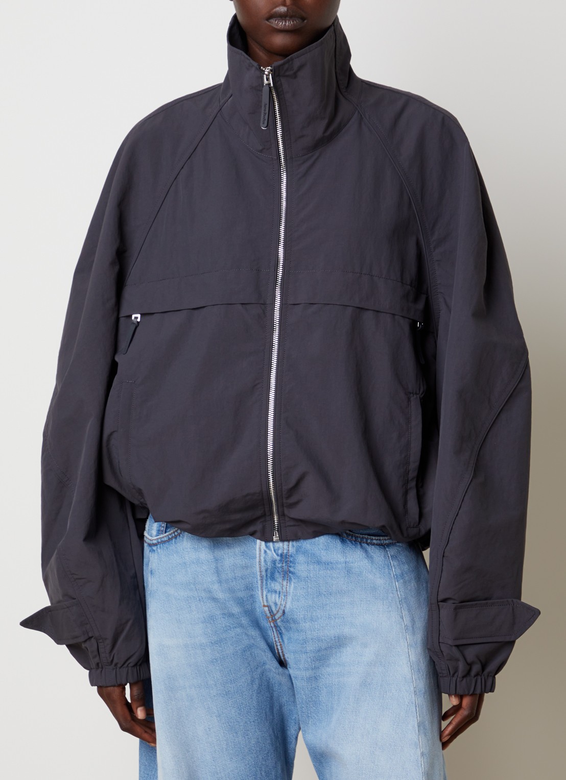 Acne Studios Windjack met opstaande kraag - detail 4 donkergrijs